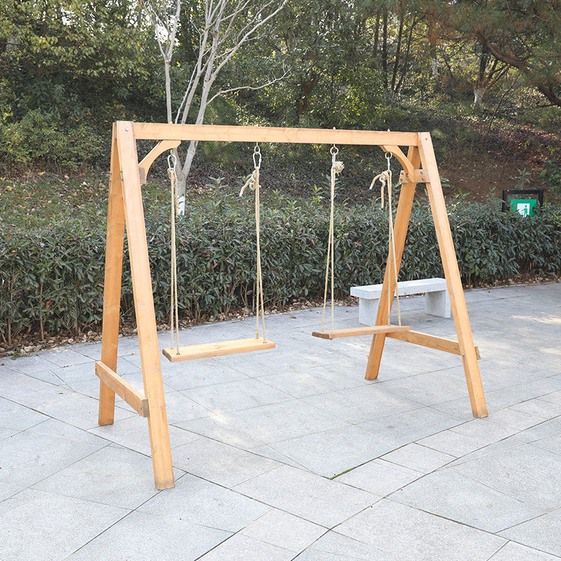> 防腐木秋千