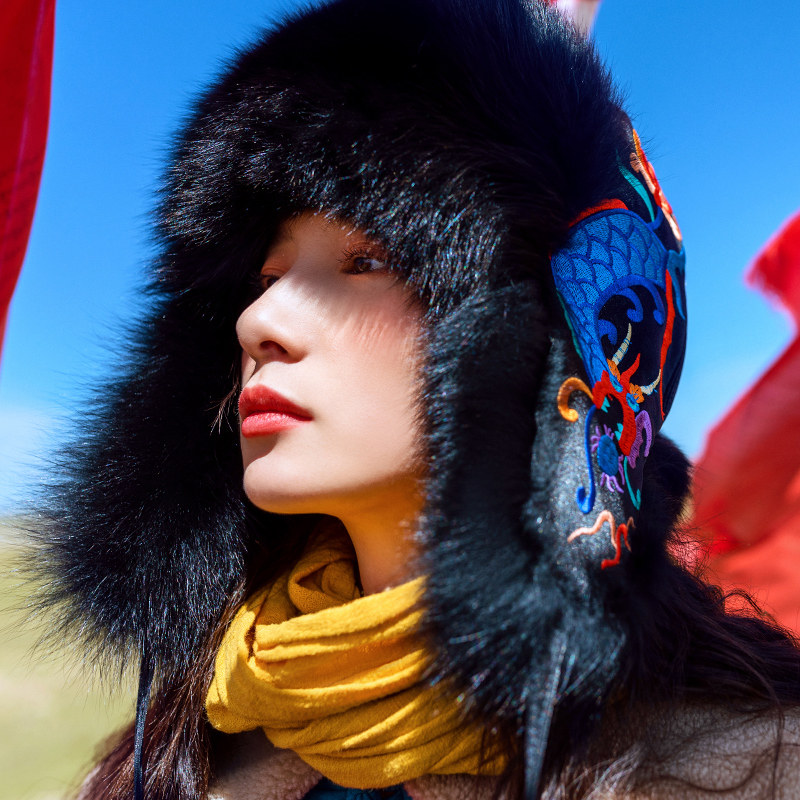 用品 > 正文摘要              素萝 切云冠