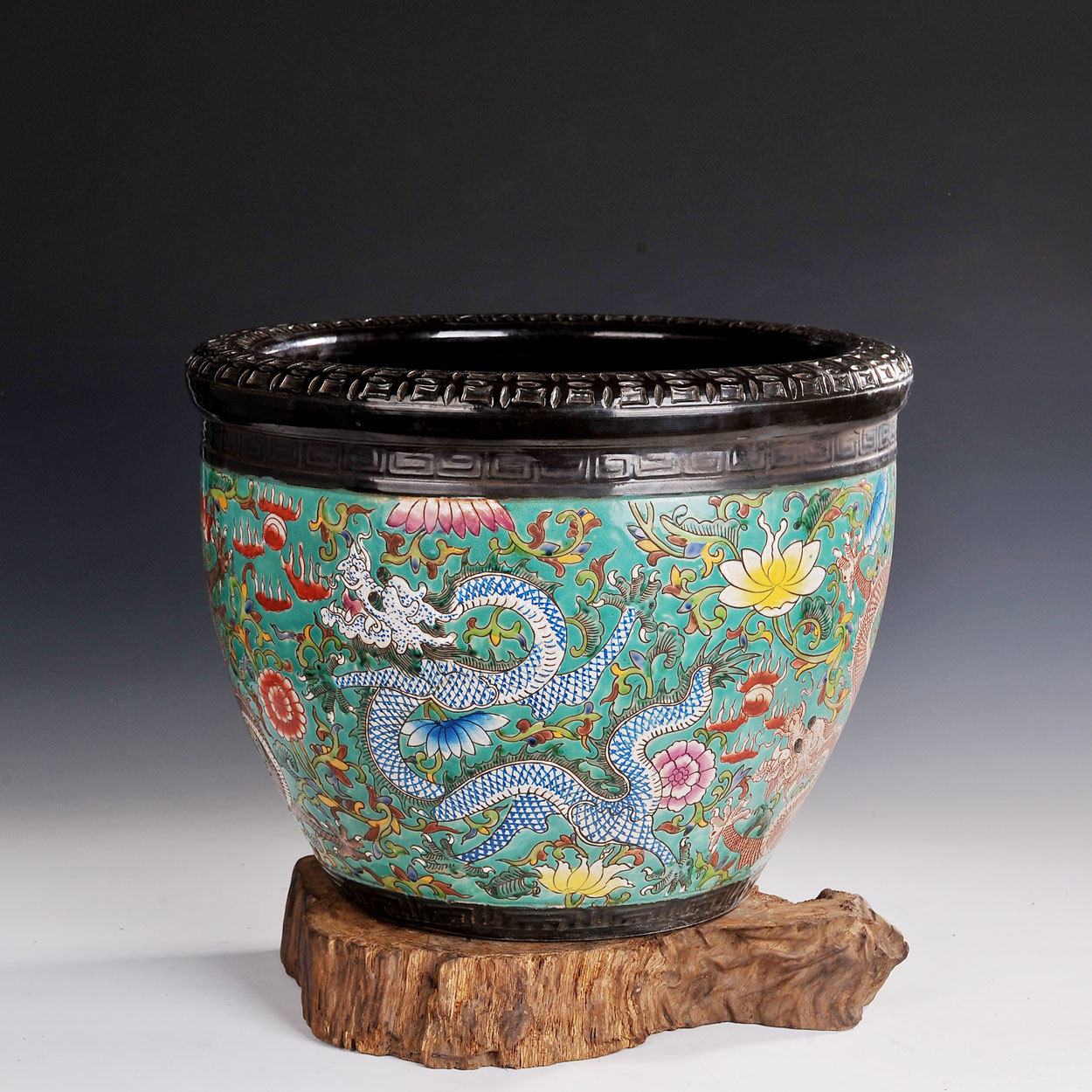 绿地龙纹缸 艺术瓷厂郑旗生作