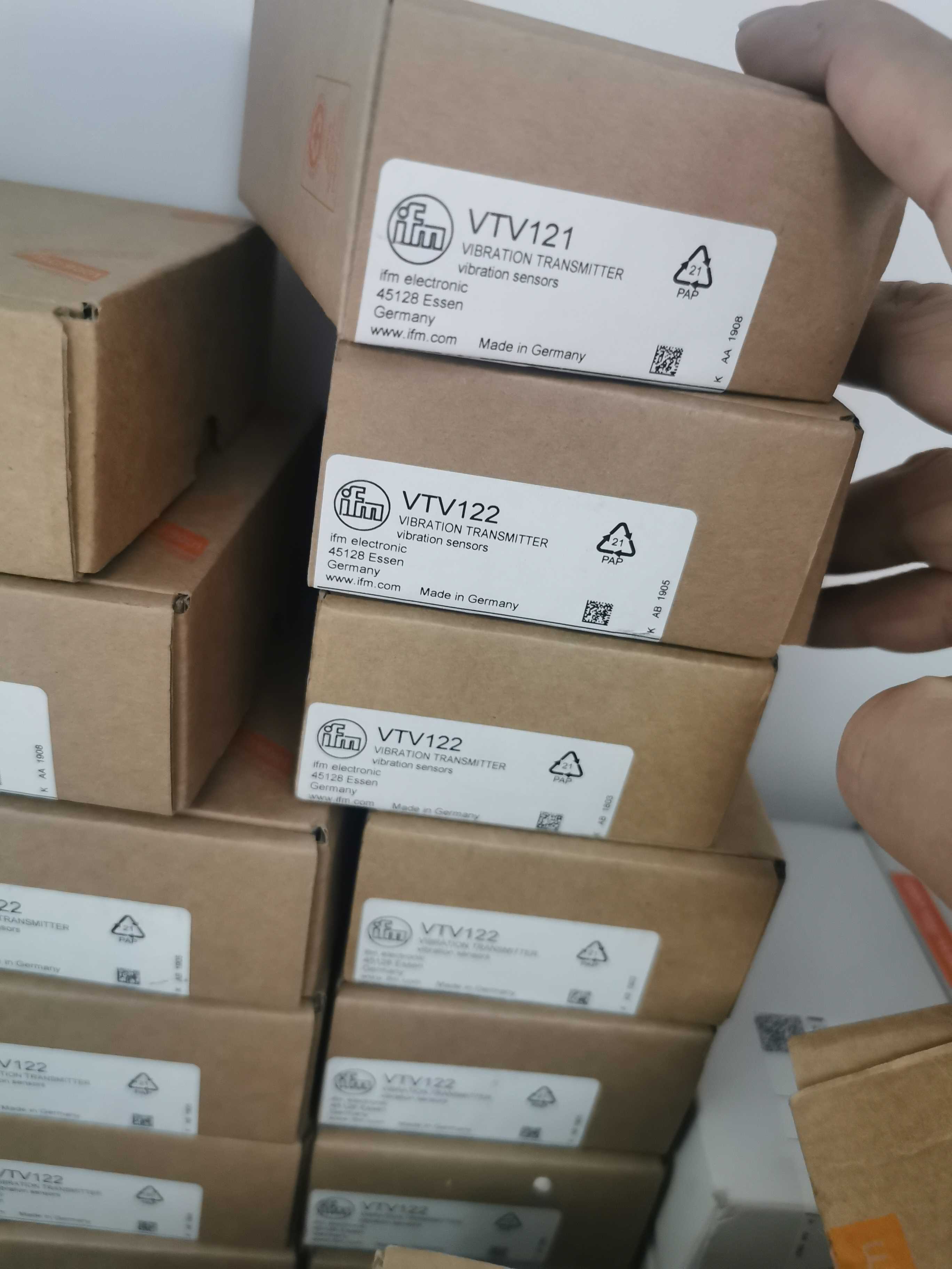 包邮 IFM VTV121 VTV122 VKV021 VKV022振动传感器全新
