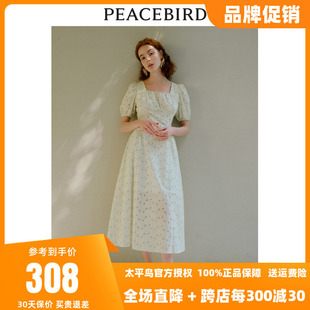 太平鸟 2024年夏季绣花法式方领连衣裙浅绿色镂空设计长裙特卖