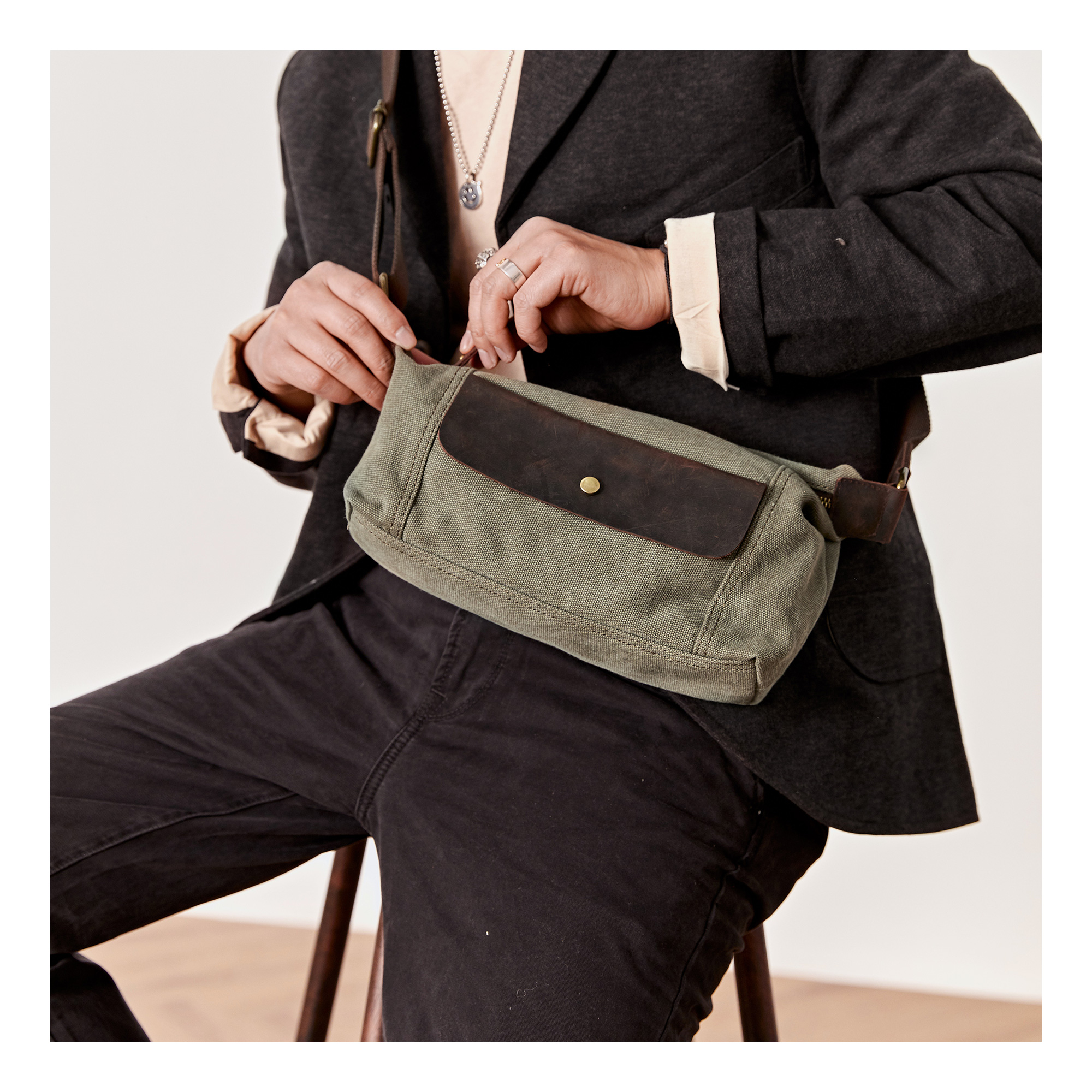 斜挎包男单肩包潮流个性斜跨包潮牌小挎包女斜肩包