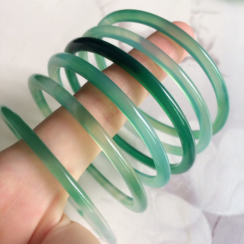 热销玛瑙手镯细_春来江水绿如蓝 绿玉髓玛瑙极细手镯 一物一图瑕疵