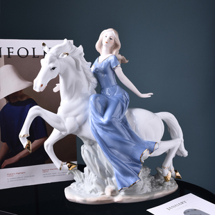 欧式陶瓷酒柜电视柜摆件客厅房间西洋女孩骑马装饰工艺品结婚礼物