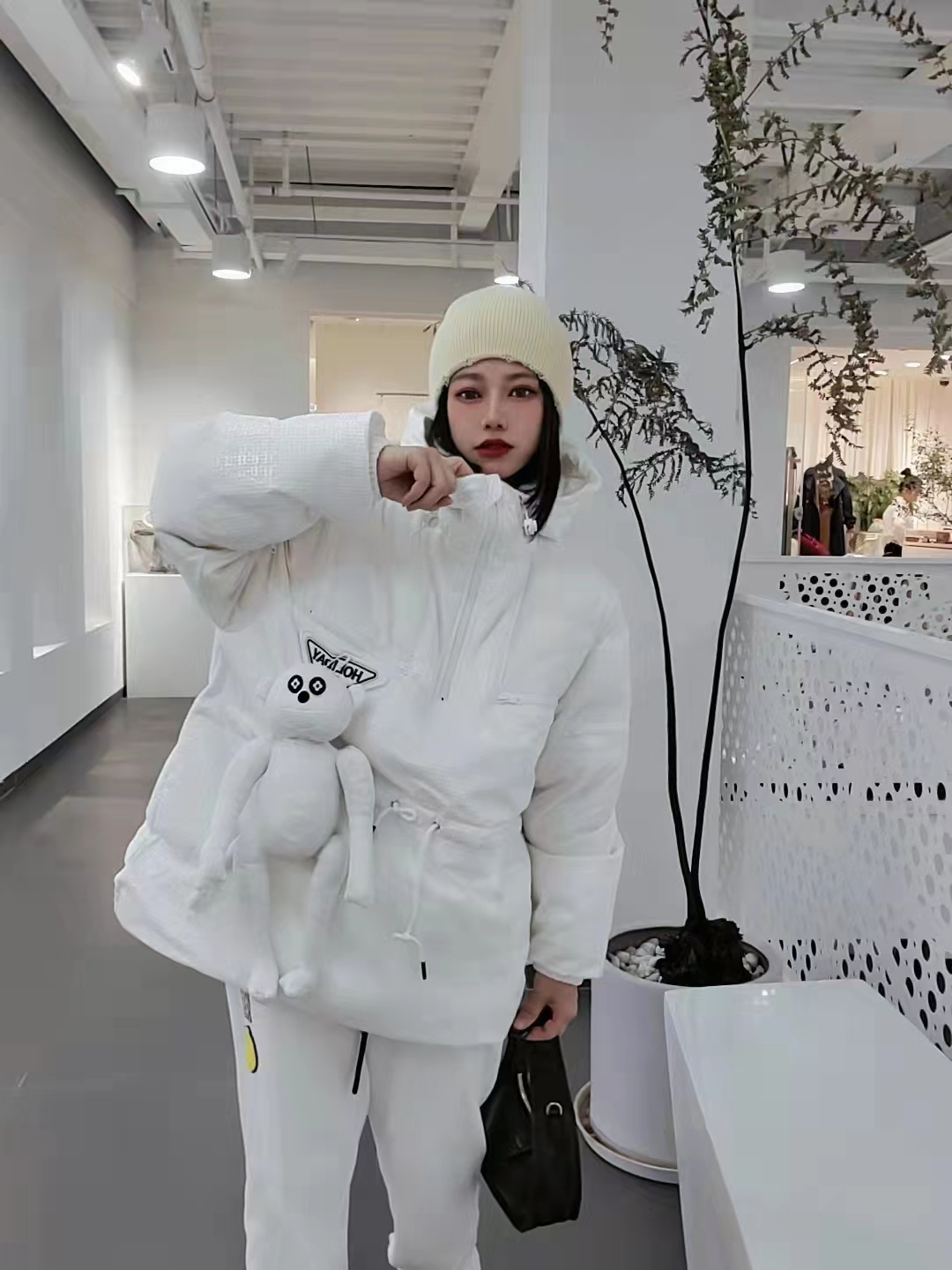 gg潮牌连帽羽绒服女2021年冬季新款韩版收腰白鸭绒玩偶中长款外套