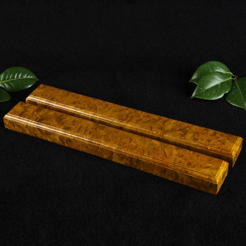 黄金樟镇纸一对 花纹美丽 色泽光亮 材质保真 720g 收藏佳品