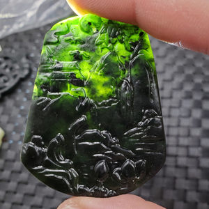 墨绿玉吊坠图片