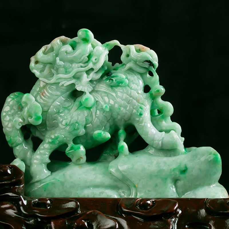 天然翡翠飘阳绿麒麟一对摆件:2.26千克
