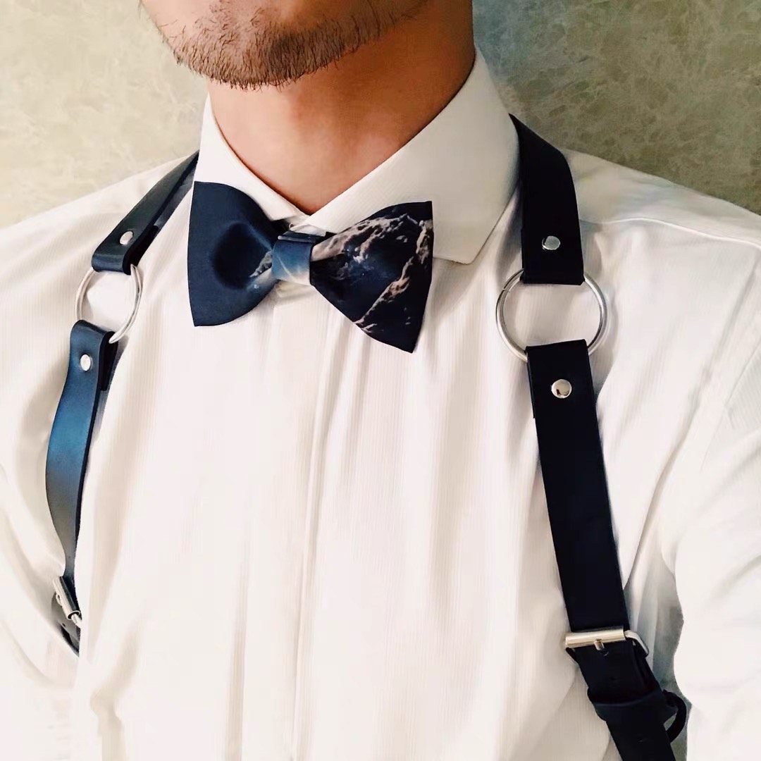 型男肩带走秀款背带阿搭配胸带衬衫