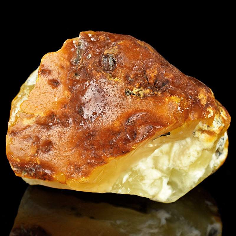 60.92克【强荧光】带皮鸡油黄蜜蜡随形原石摆件【5631】