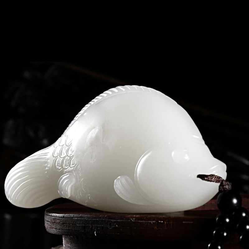 玉雕大师袁长飞作品 和田玉羊脂玉鱼手把件 134.392克