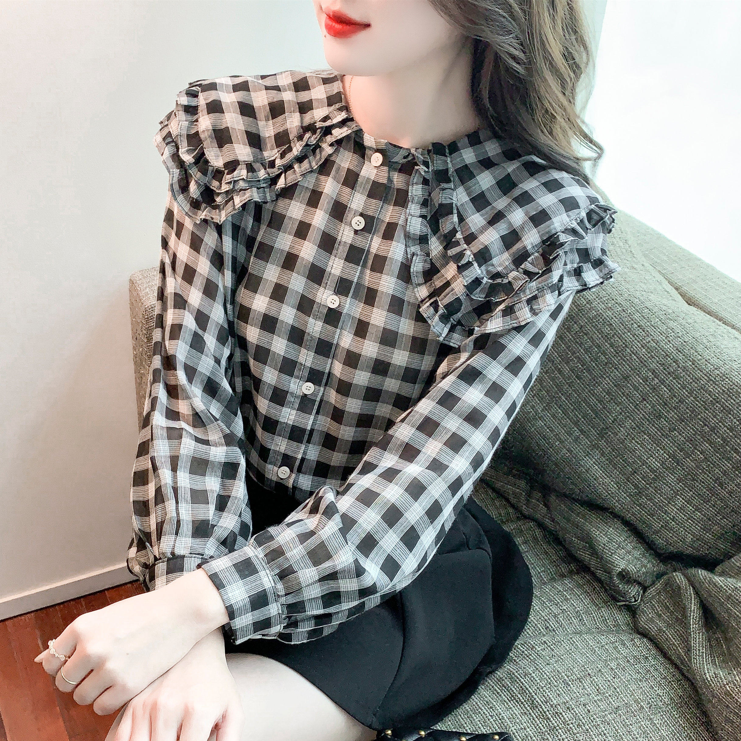 时尚娃娃领格子雪纺衬衫女装春装2022年新款高级感洋气内搭上衣服