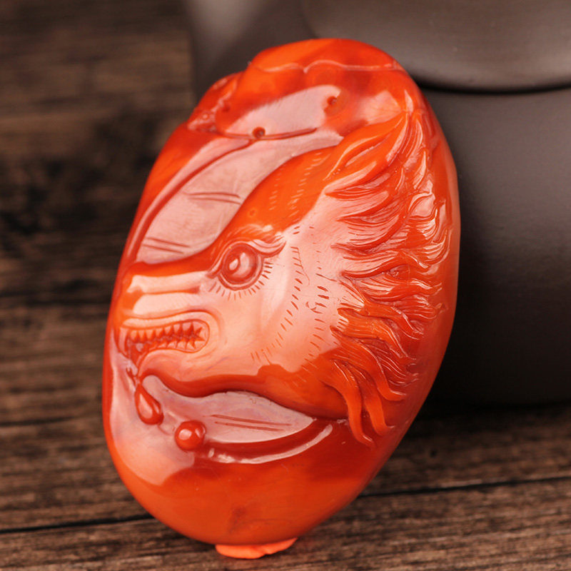 67.82g【俏色巧雕】狼头吊坠 色艳红润 狼图腾 精品南红玛瑙挂件