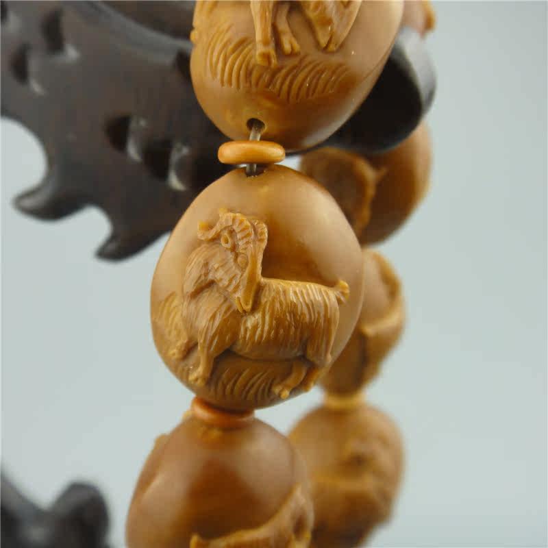 苏州核雕名家徐英《喜气洋洋》