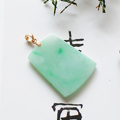 18k金镶嵌扣头苹果绿底飘阳绿平安无事牌坠挂件 5.57克