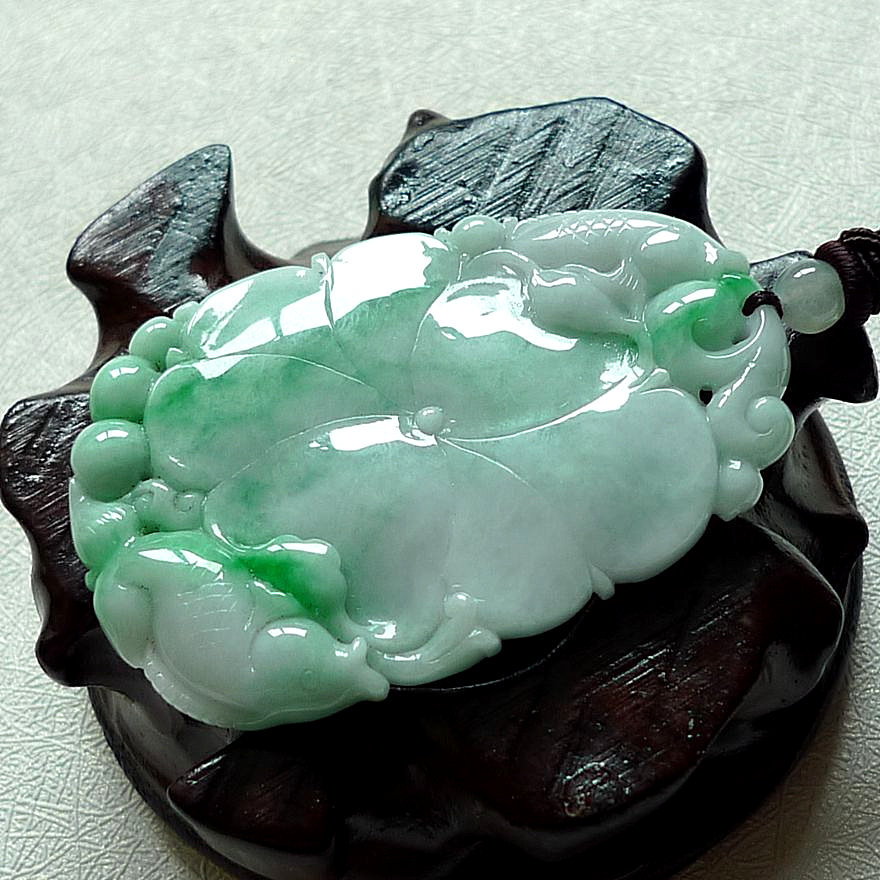 天然a货翡翠糯种飘阳绿连年有余吊坠22.01克(含珠绳)