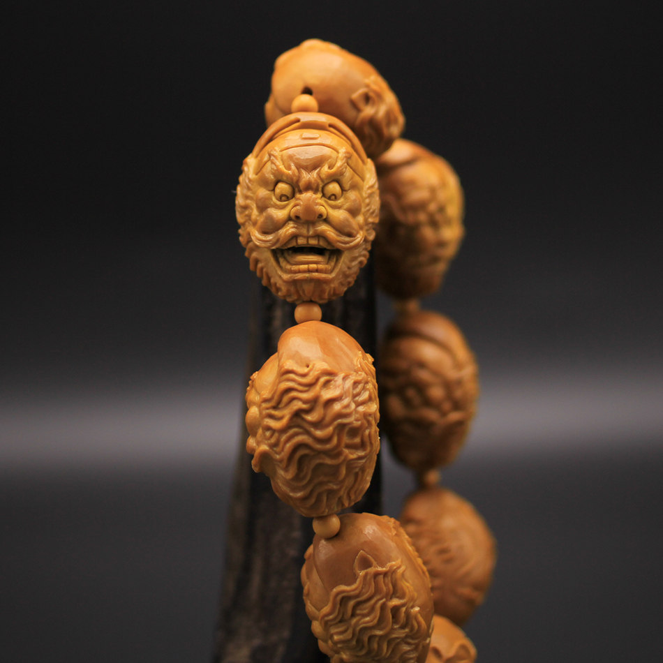 2*2.8cm苏工核雕《钟馗》