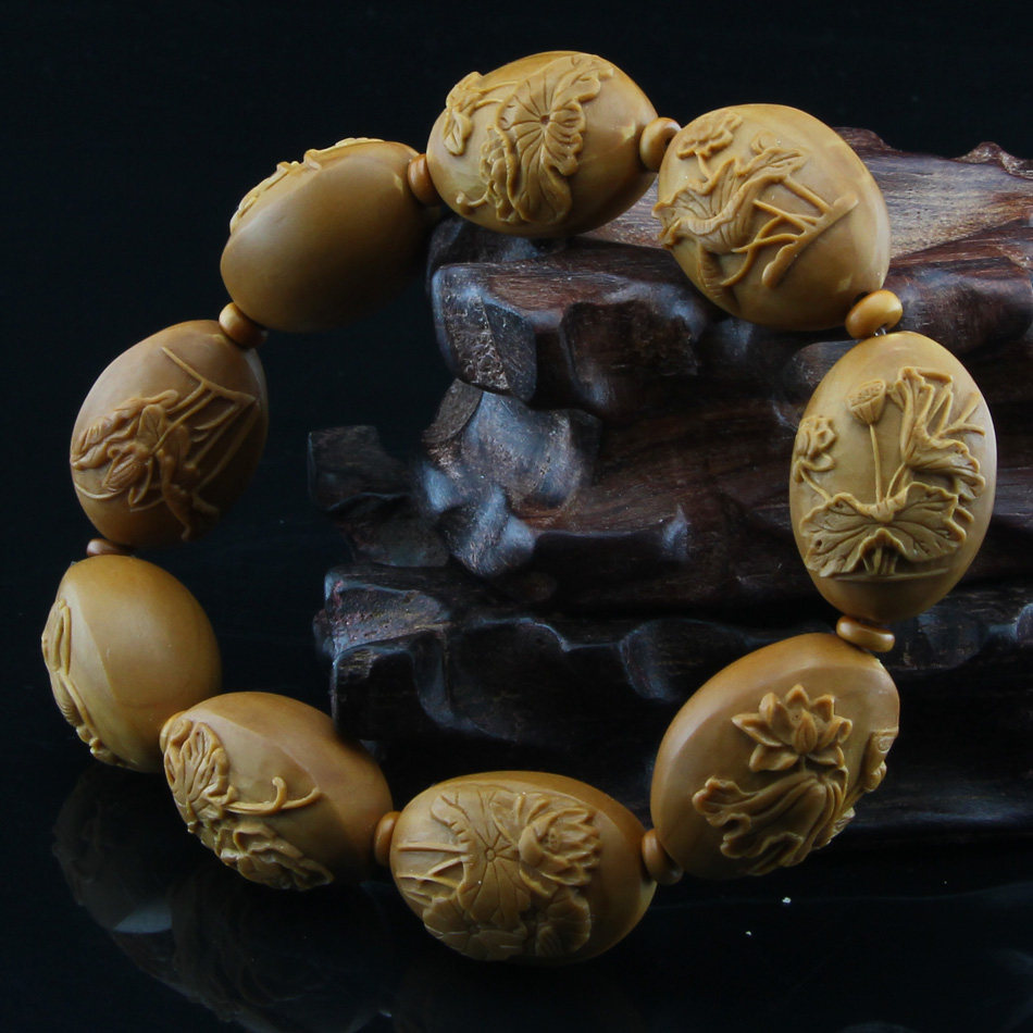 苏州舟山核雕老师陈雪忠作品《荷花》9颗