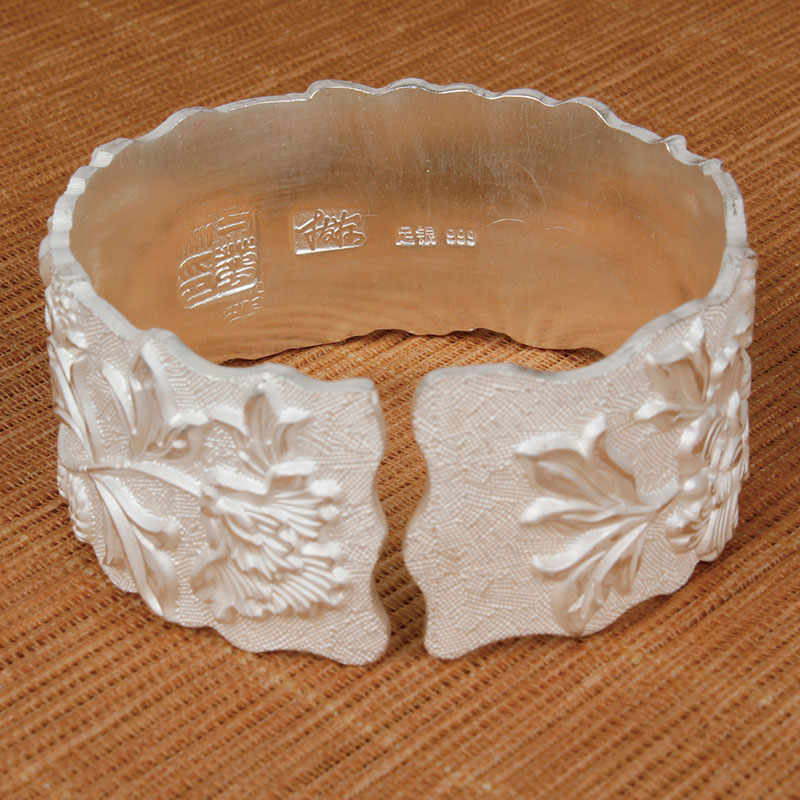 联合国工艺大师 寸发标亲制《富贵牡丹》银手镯105克