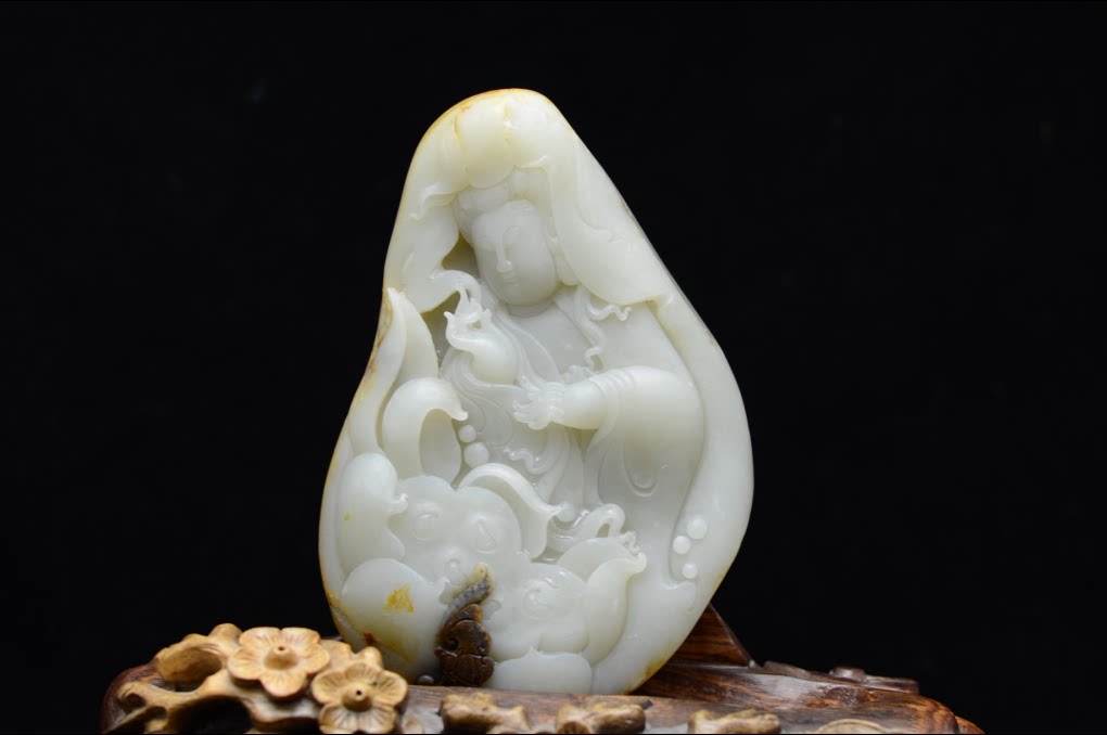 苏派玉雕大师韩帅作品 原籽摆件 (观自在菩萨) 1050克