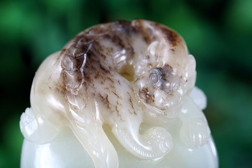 省级玉雕大师韩帅作品和田玉白玉囚牛把件104.7514克