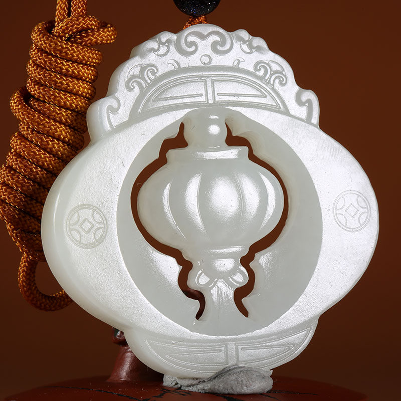 精品和田玉羊脂白玉灯笼牌挂件40.01g