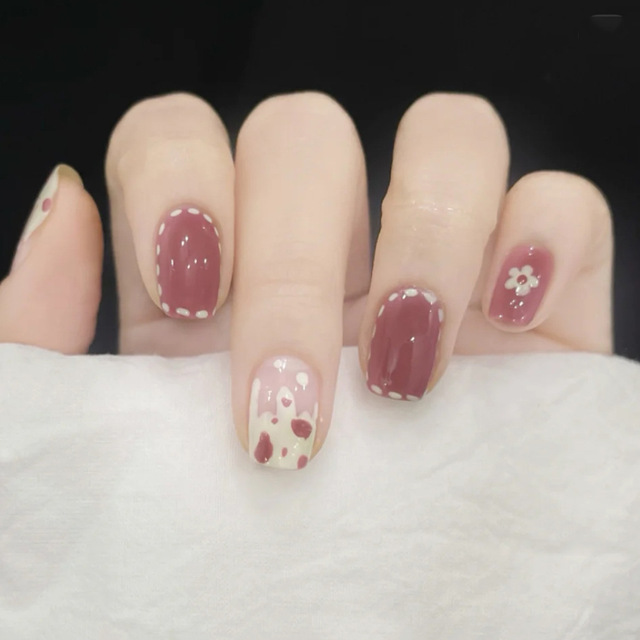 豆沙奶白撞色法式花朵短款方圆指甲贴片美甲成品假指甲网红同款