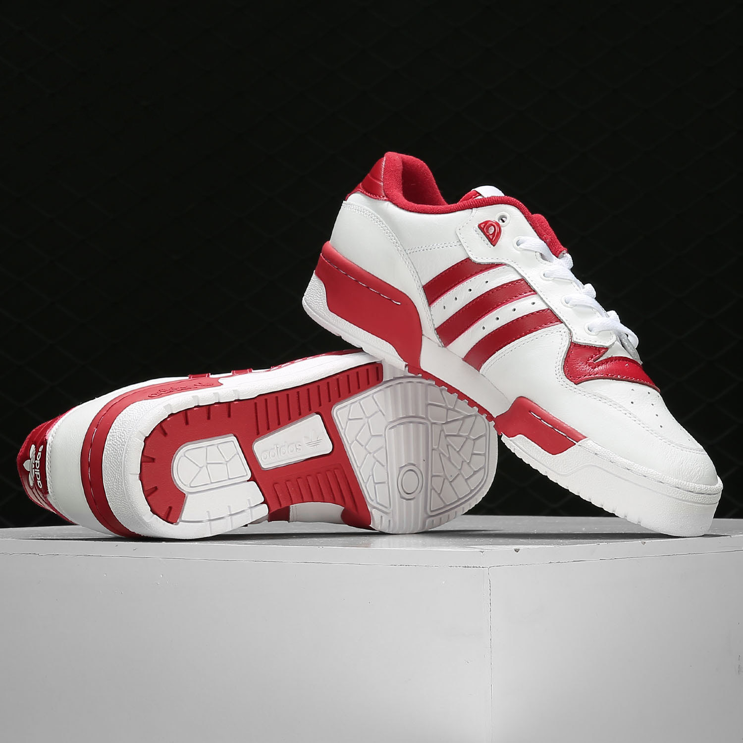 山东 青岛角马体育正品折扣店运动鞋new