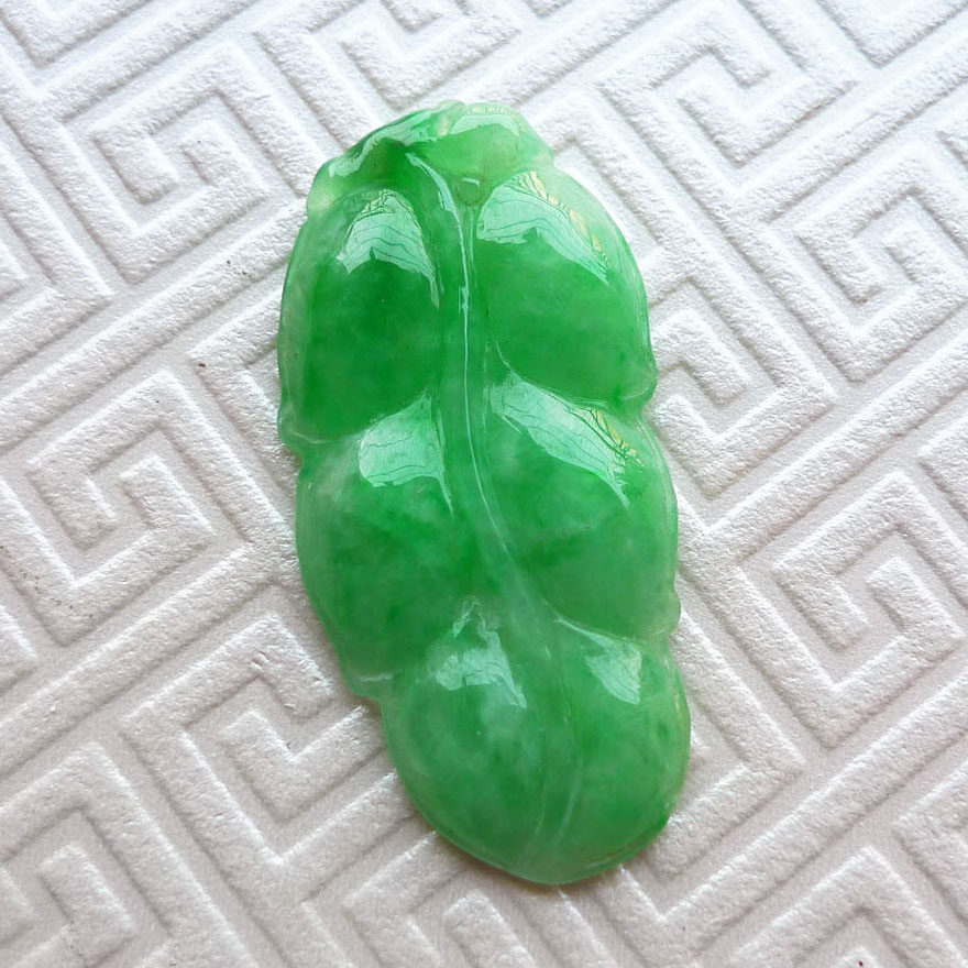 天然翡翠a货浅绿色金枝玉叶吊坠8.49克