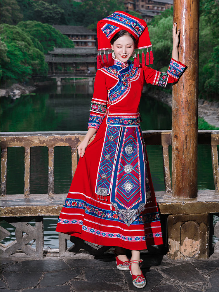 新款三月三壮族演出服少数民族服装女成人苗族瑶族重工刺绣舞蹈服