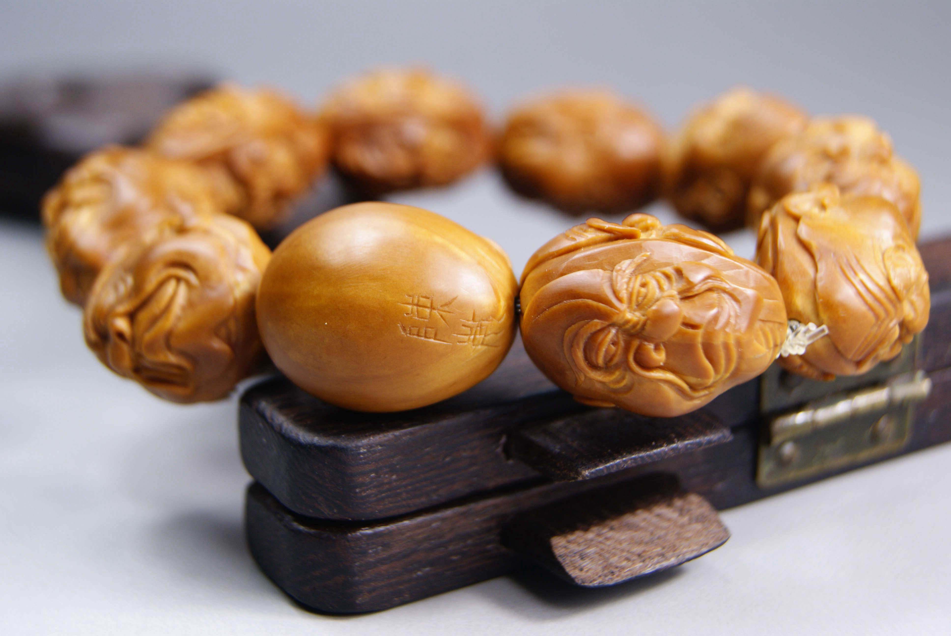 苏州核雕名家 高梅 写实罗汉 手串