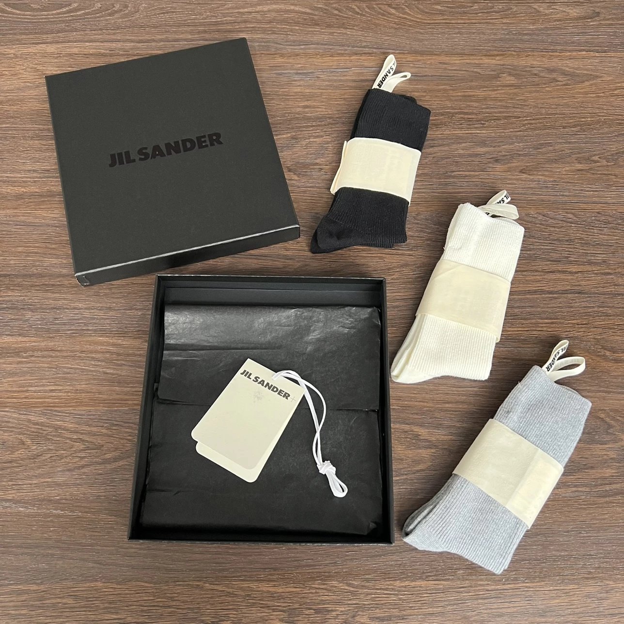 出口订单jil sander 轻奢级纯棉长袜 一盒三双男女均码网红穿搭款