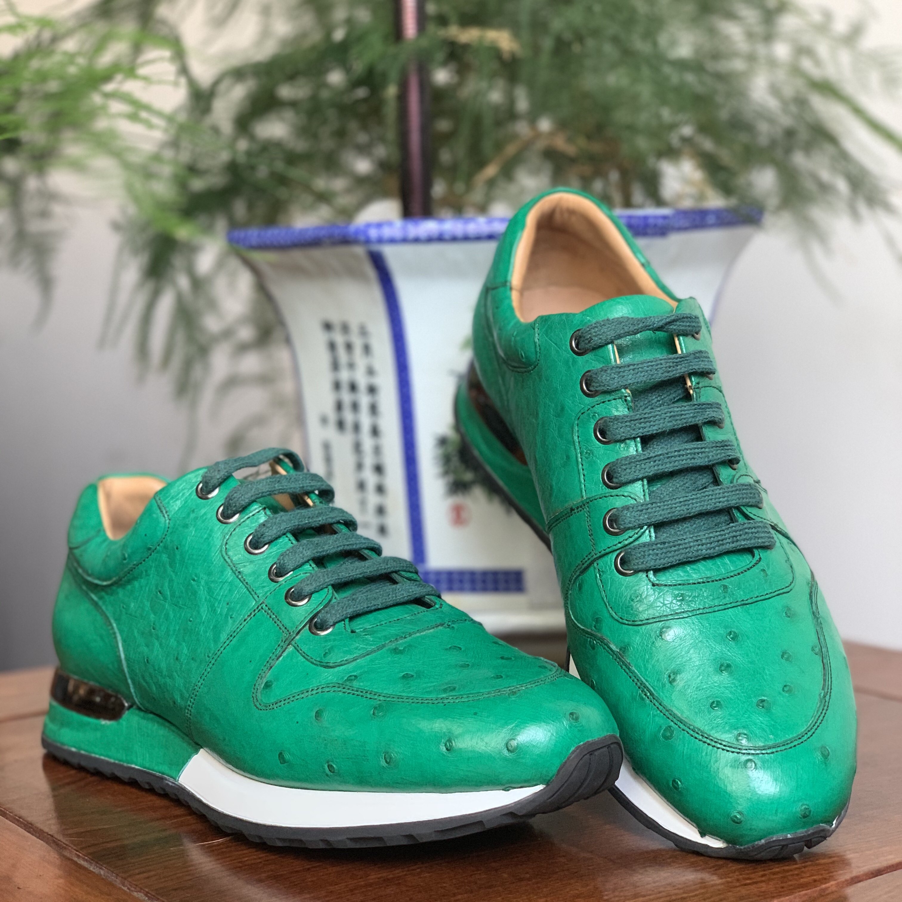 网红鸵鸟皮鞋子男2021年新款潮流夏季休闲百搭真皮透气运动跑步鞋