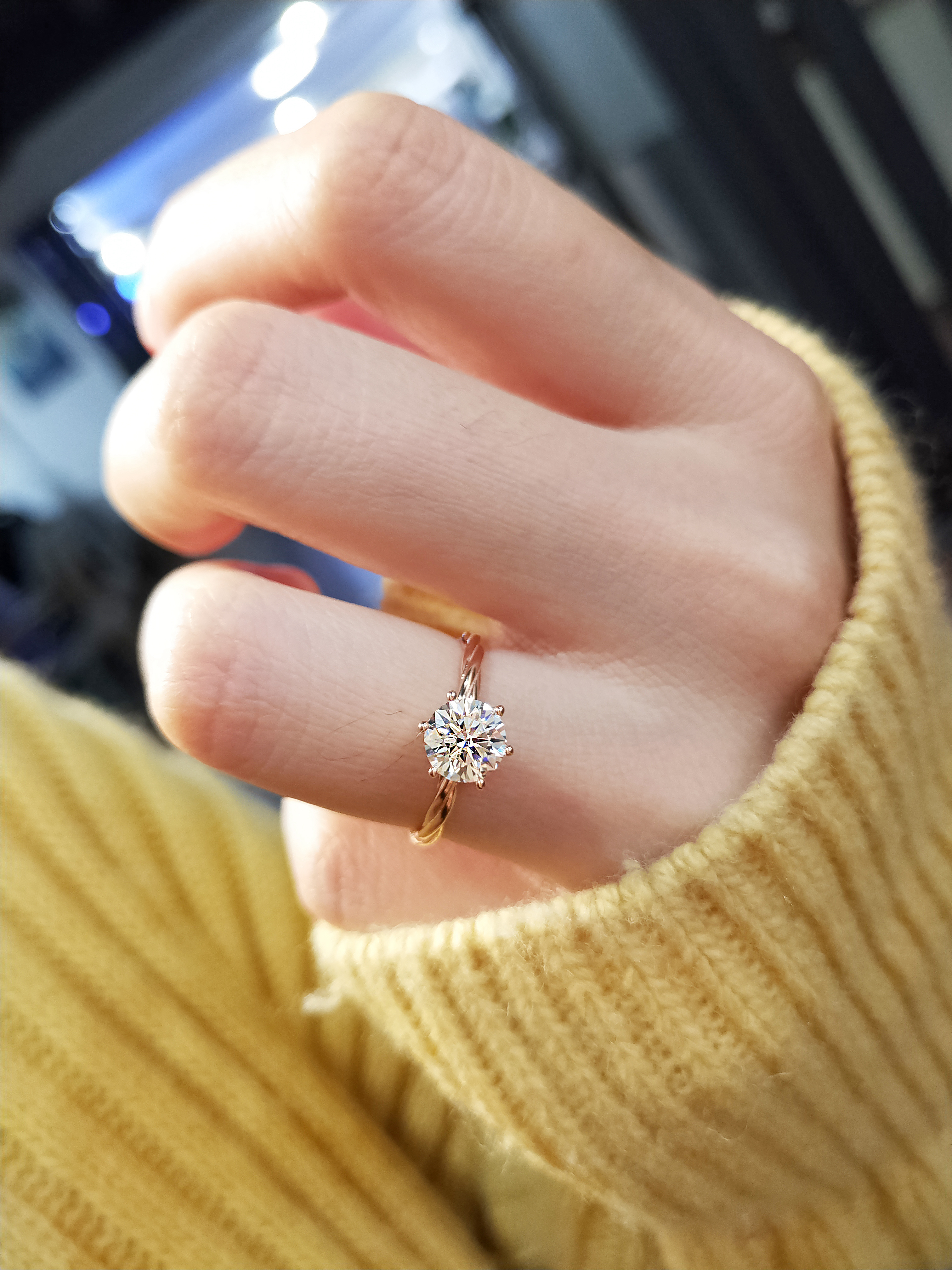 编织麻花藤蔓莫桑石戒指 微黄80分钻戒女款仿真钻过测钻笔1咪电镀