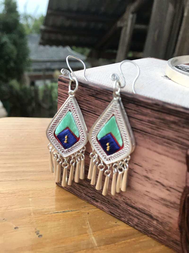 包邮贵州民族刺绣耳环苗家非遗破线绣耳饰品999纯银镶嵌苗绣现价