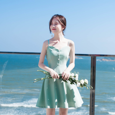 2020新款裙子夏连衣裙吊带泰国旅游沙滩裙小清新修身气质A字裙女