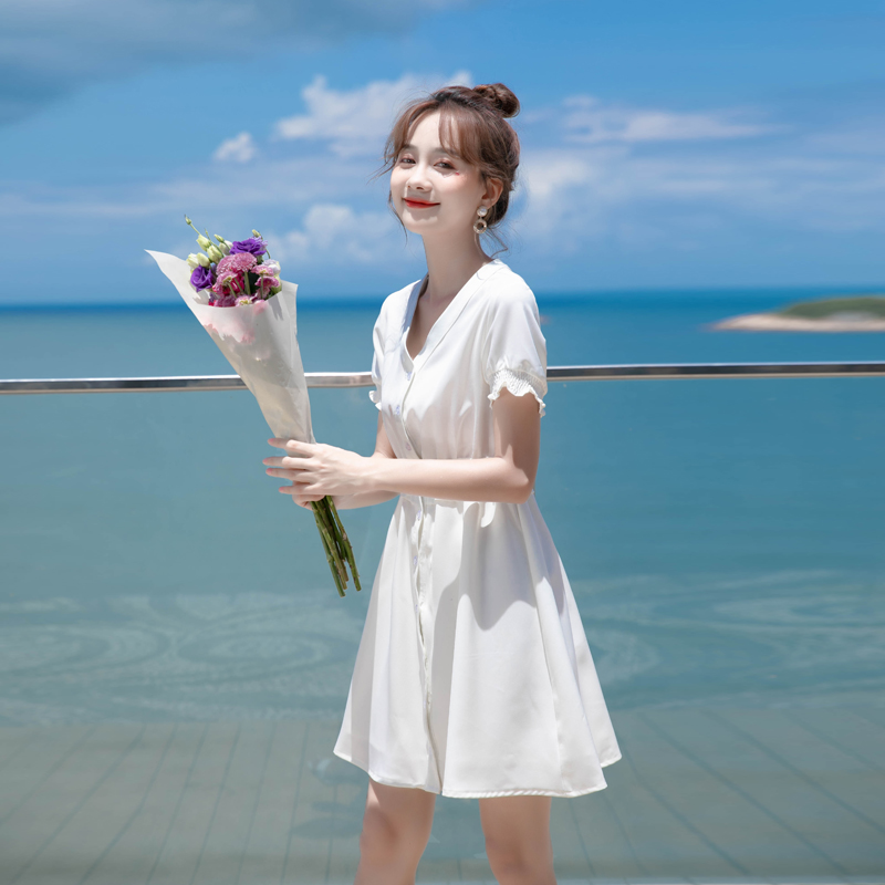 2024新款夏日多巴胺裙子女夏季白色小个子法式气质海边度假连衣裙