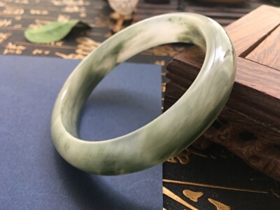 新疆戈壁玉昆仑翠金丝玉飘翠山水画天然满翠女款天山翠糯种手镯