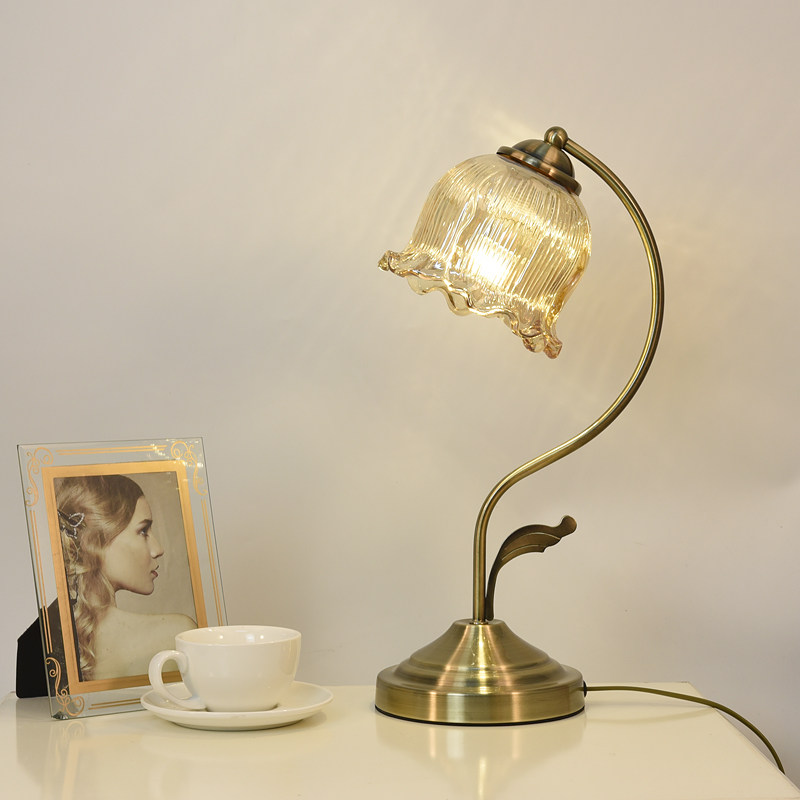 台灯卧室床头轻奢2021新款ins少女复古台灯高级感床头柜台灯玻璃