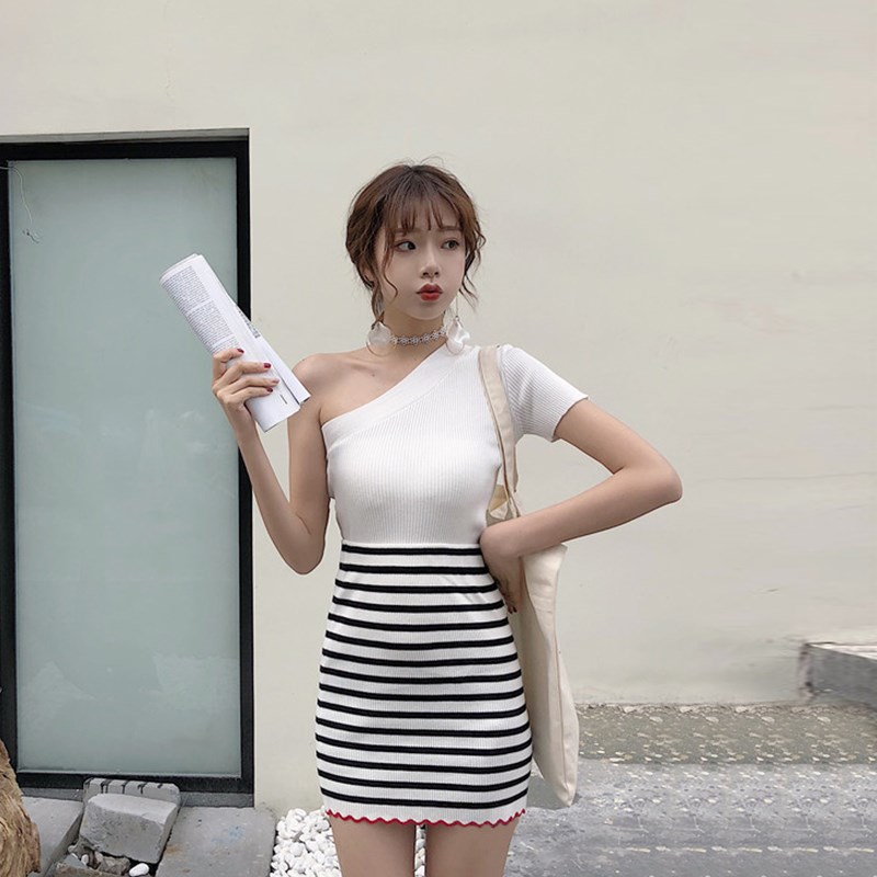 露单肩t恤女短袖韩版斜肩夏装2019上衣露肩漏锁骨打底衫短款新款|msdalam kategori Butik wanita / wanita, baju-T - dari Buy2taobao.com untuk memberikan perkhidmatan ejen Taobao profesional membeli