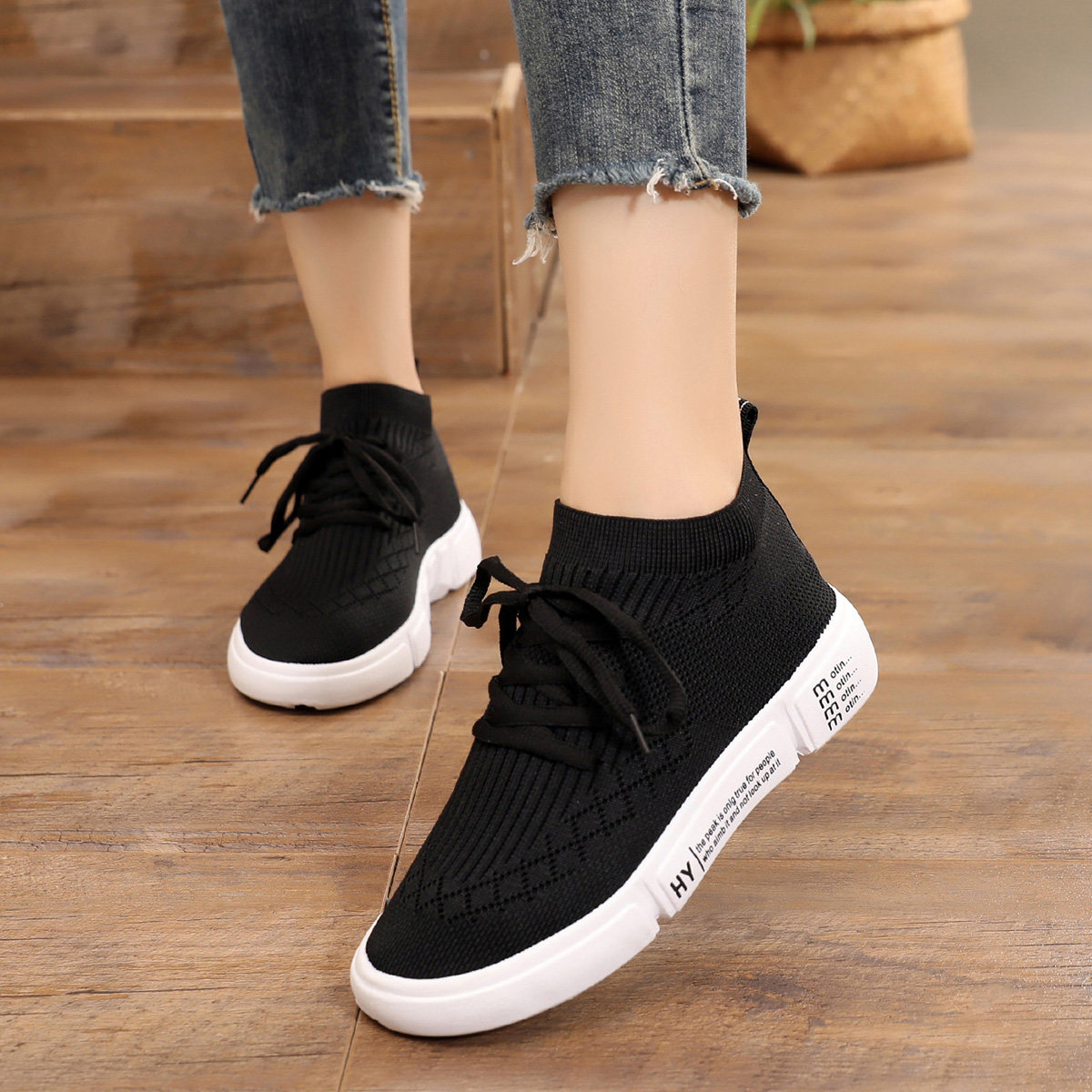 女鞋2020新款春秋圆头飞织鞋女弹力袜子鞋透气平底运动鞋休闲单鞋