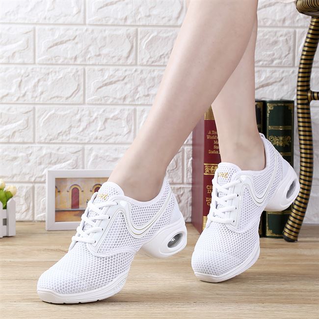 白色舞蹈鞋女鞋软底成人夏季广场舞鞋子跳舞鞋中跟系带健身鞋春款