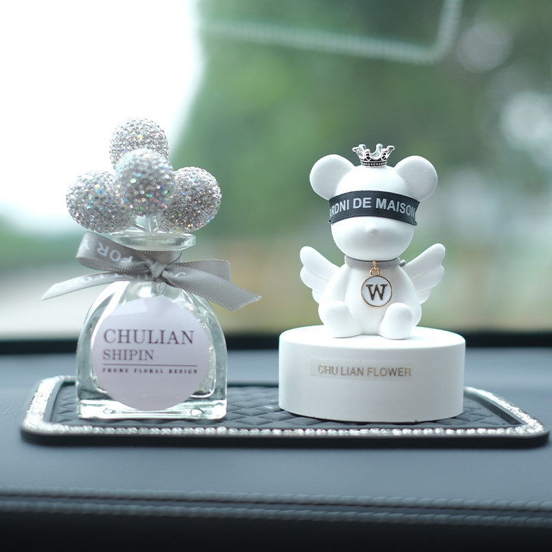 适用奔驰车载香水摆件车内装饰用品大全汽车香薰持久淡香女神款