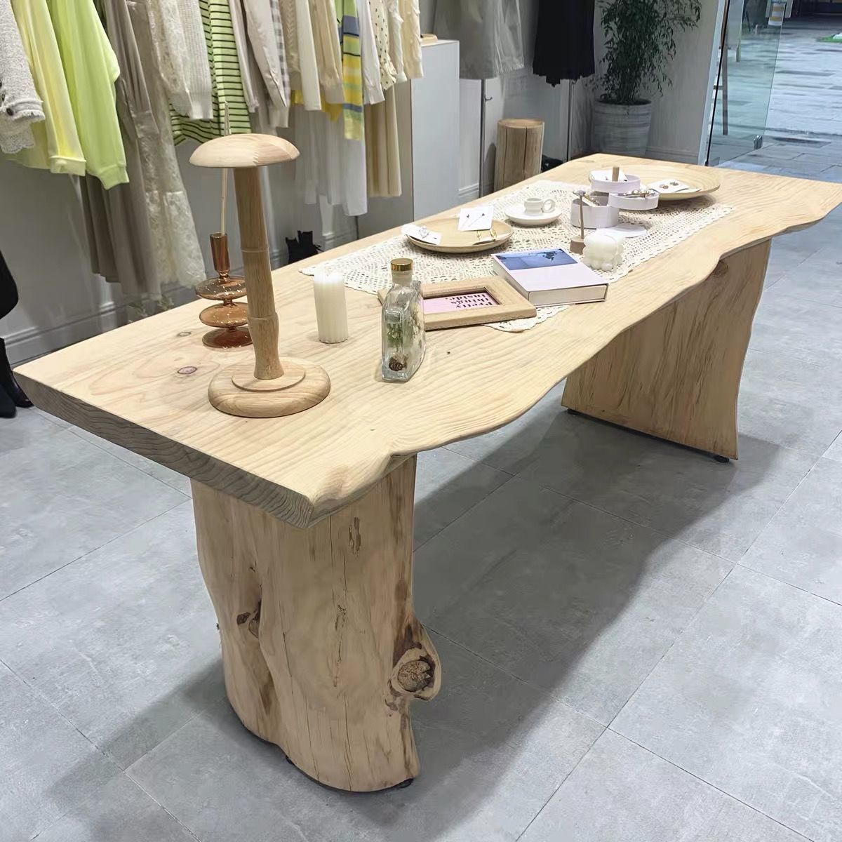新款北欧原木桌子服装店饰品鞋包摆放中岛流水台展示长桌实木大板