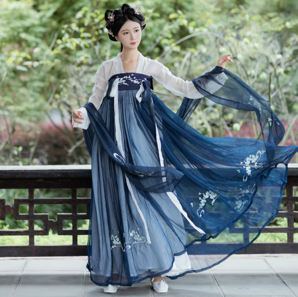 云麓集梨花原创白菜汉服对襟襦裙齐胸套装女中国风日常重工刺绣