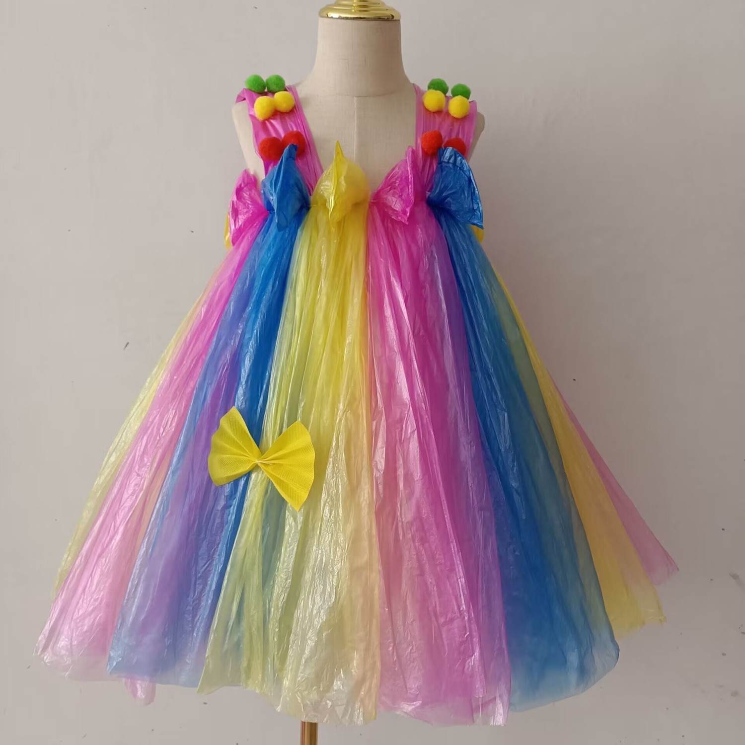 六一儿童节表演服装手工裙子塑料袋时装秀衣服创意走秀幼儿园