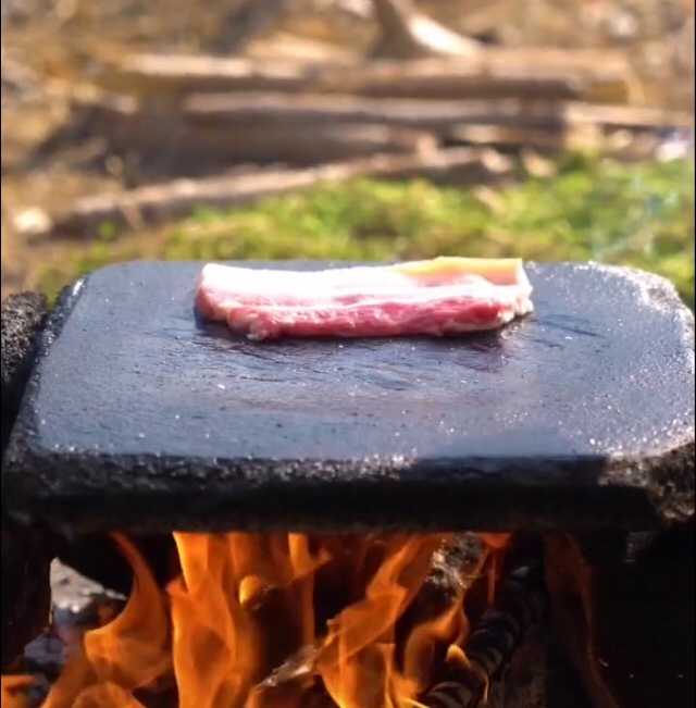 同款露营野外贪吃火山石烧烤石板天然户外不规则烤肉盘柴炭火