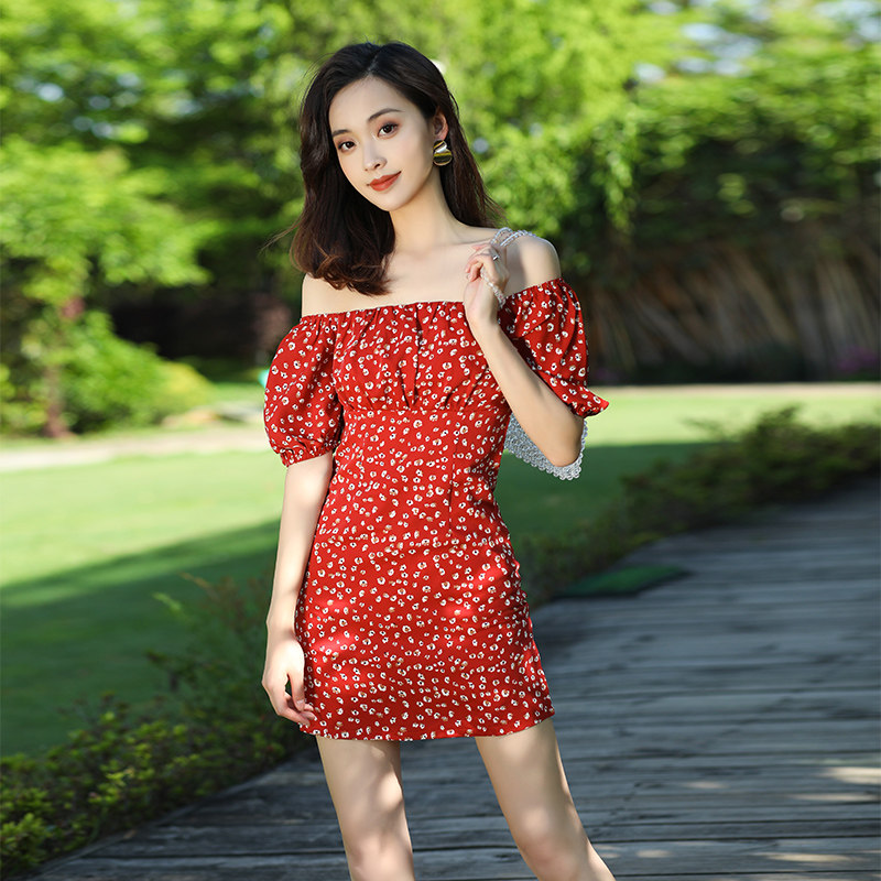 红色连衣裙一字肩雪纺