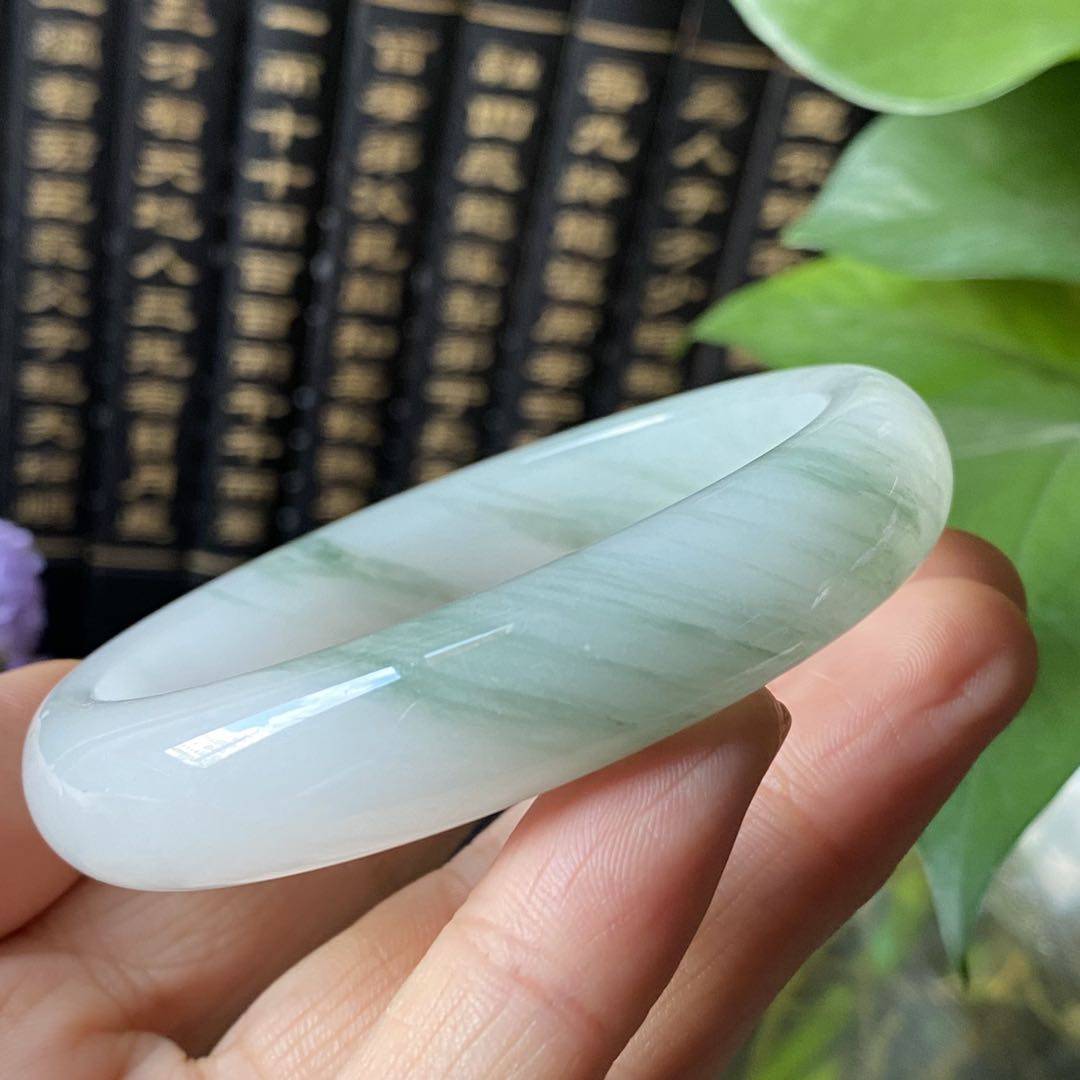 新疆天山翠雪翠纯天然飘翠绿色羊脂白底金丝玉手镯子女直播