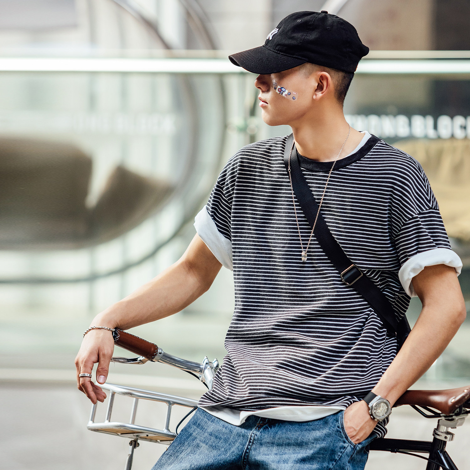 热销条纹短袖t恤男_北二出口日系黑白条纹短袖t恤男宽松夏装潮流时尚